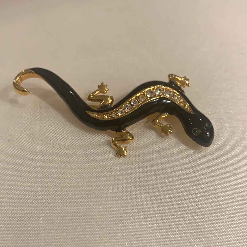 Avon lizard Pin